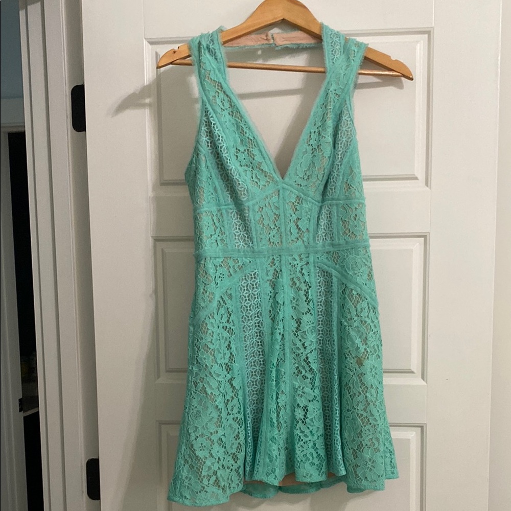Elegant Lace Sleeveless Dress in Turqouise